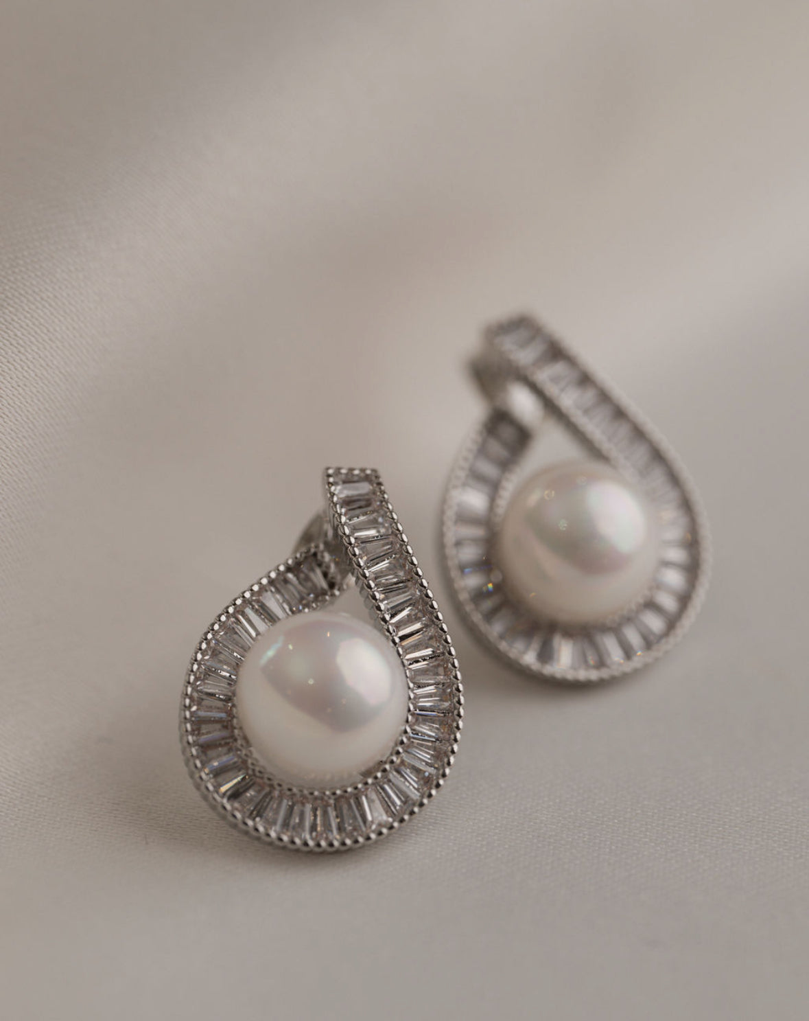 Pippa - Silver Pearl Earring