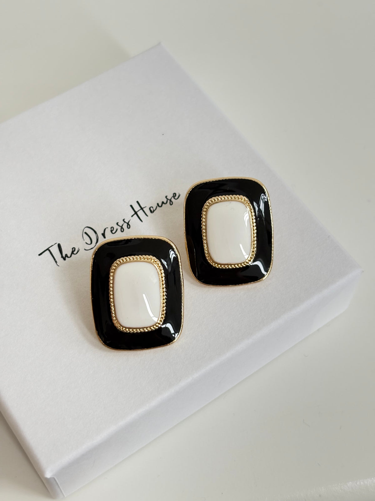 Sanna - Black Gold Cream Earring