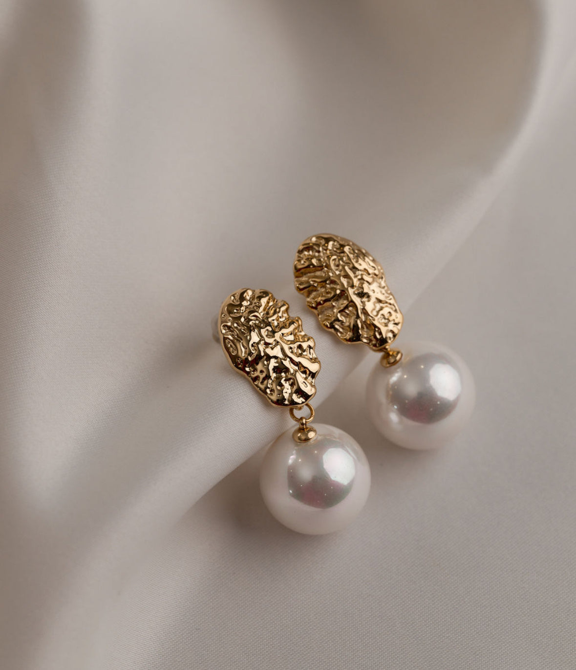 Hazel - Gold Pearl Earring