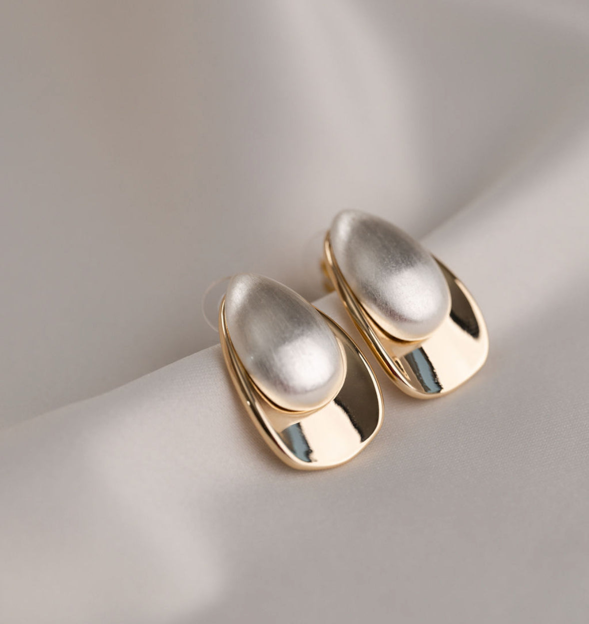 Ally - Ivory Gold Earring