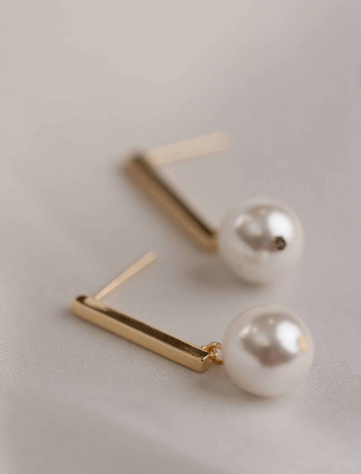 Jocelyn - Gold Pearl Earring