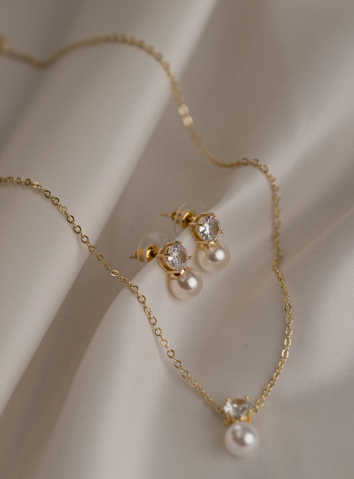 Alice  - Gold Pearl Necklace Earring Set