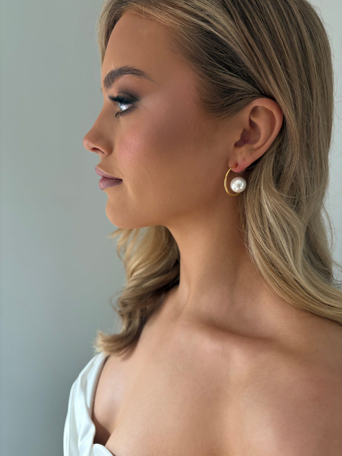 Lexi - Gold Pearl Earring