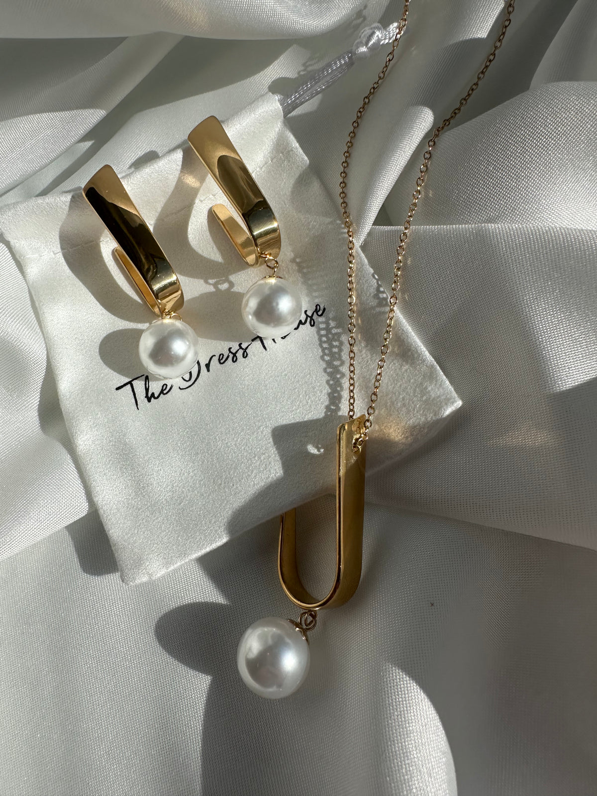 Casey Set - Gold Pearl Necklace Earring Set