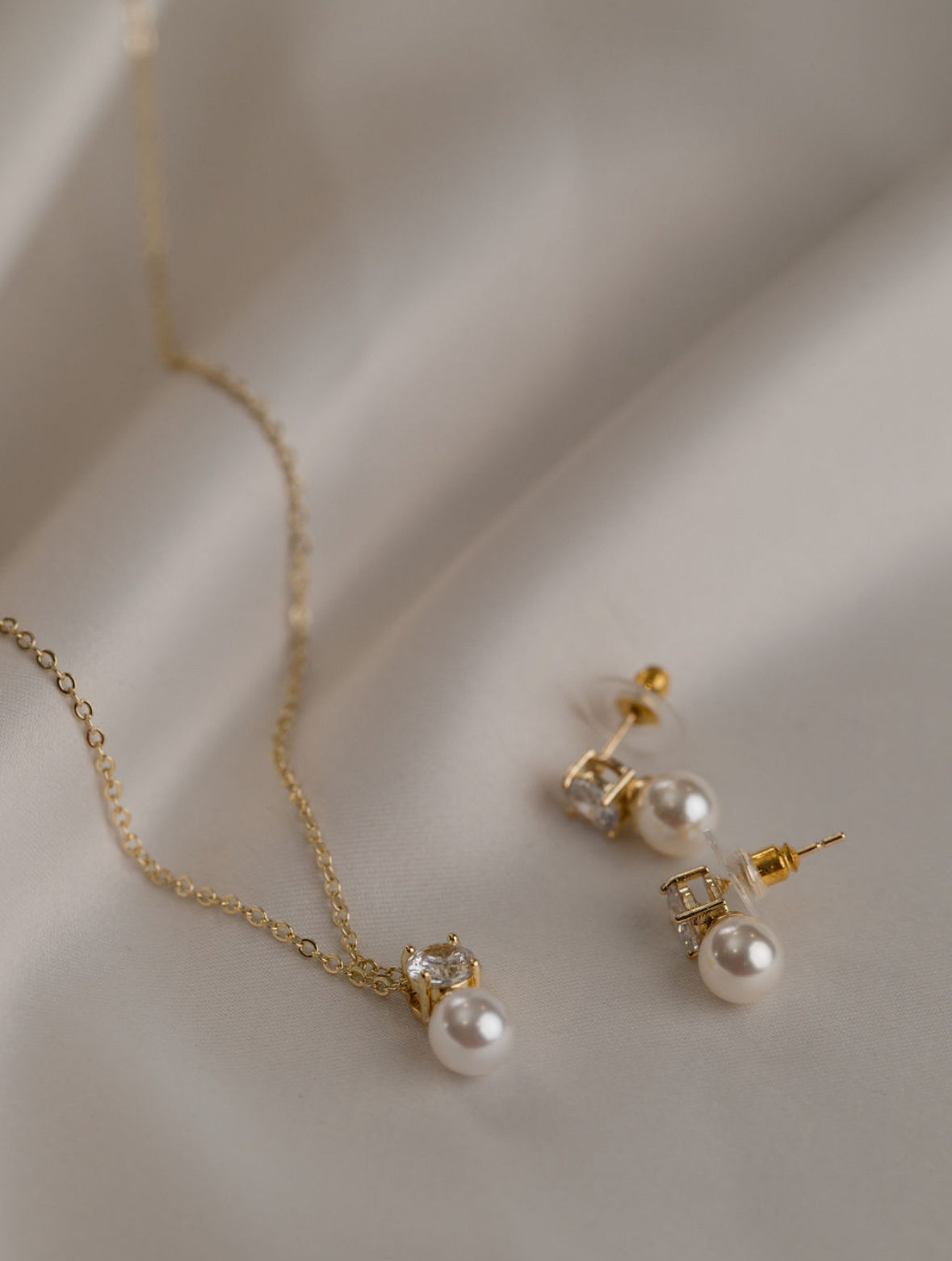 Alice  - Gold Pearl Necklace Earring Set