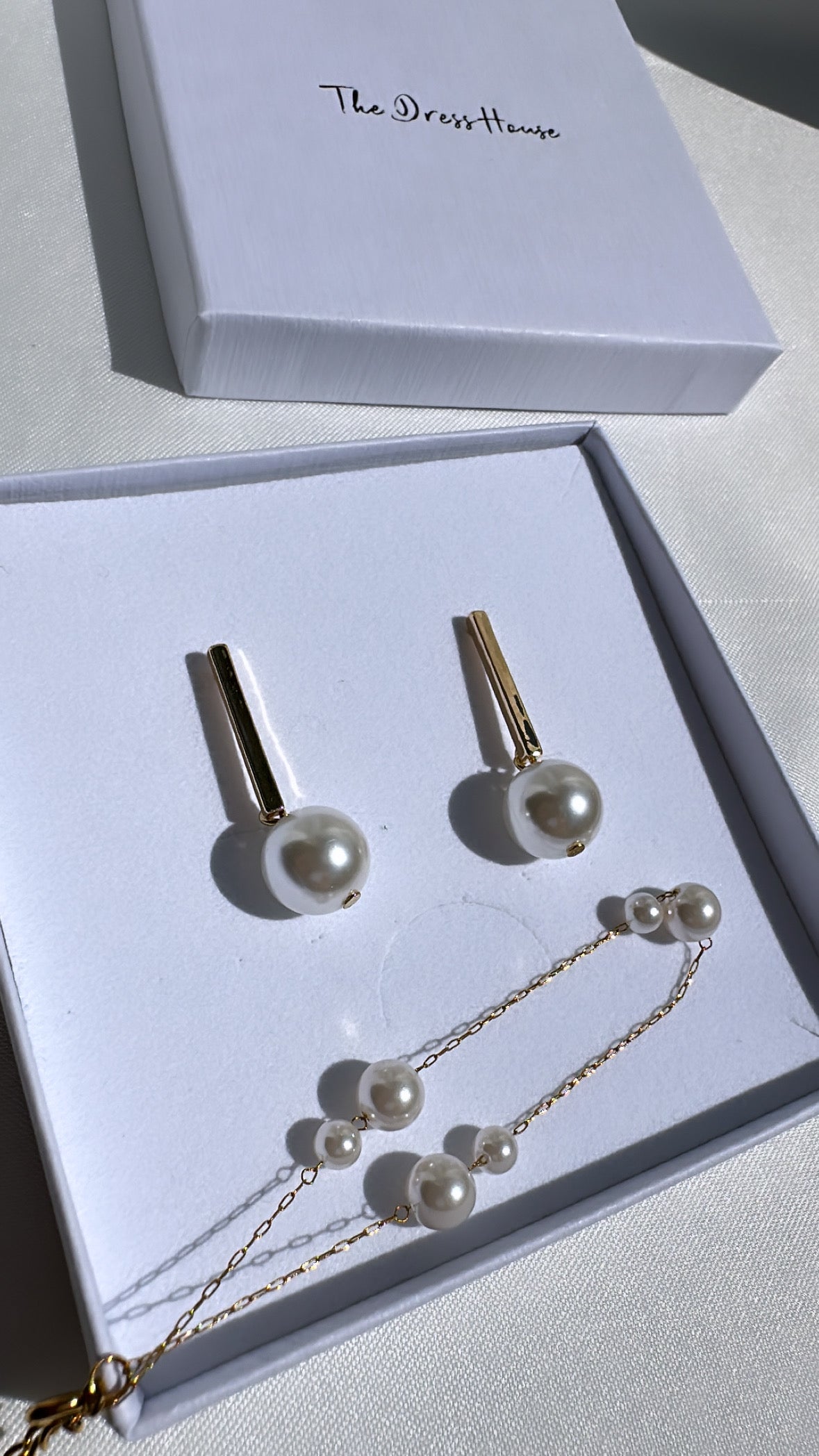 Jocelyn Daisy - Pearl Gold Bracelet Earring Gift Set