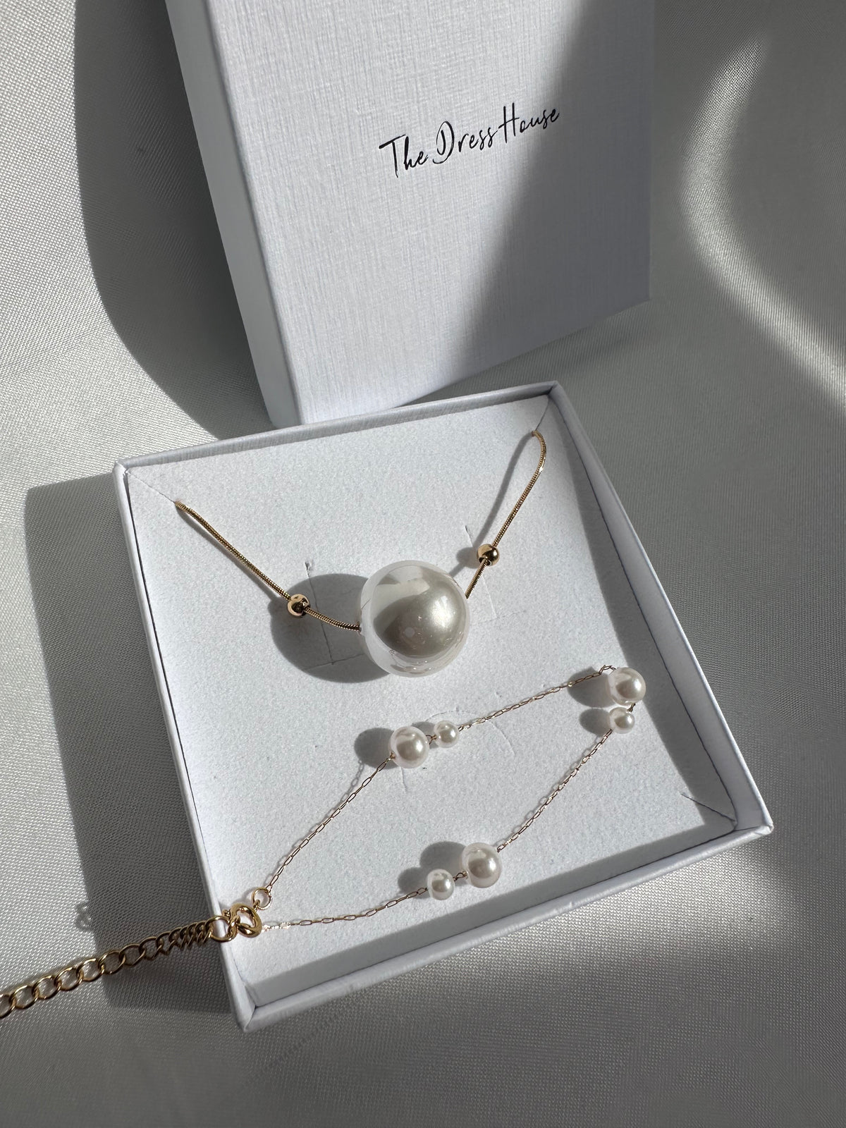 Jill Daisy - Pearl Gold Necklace Bracelet Set