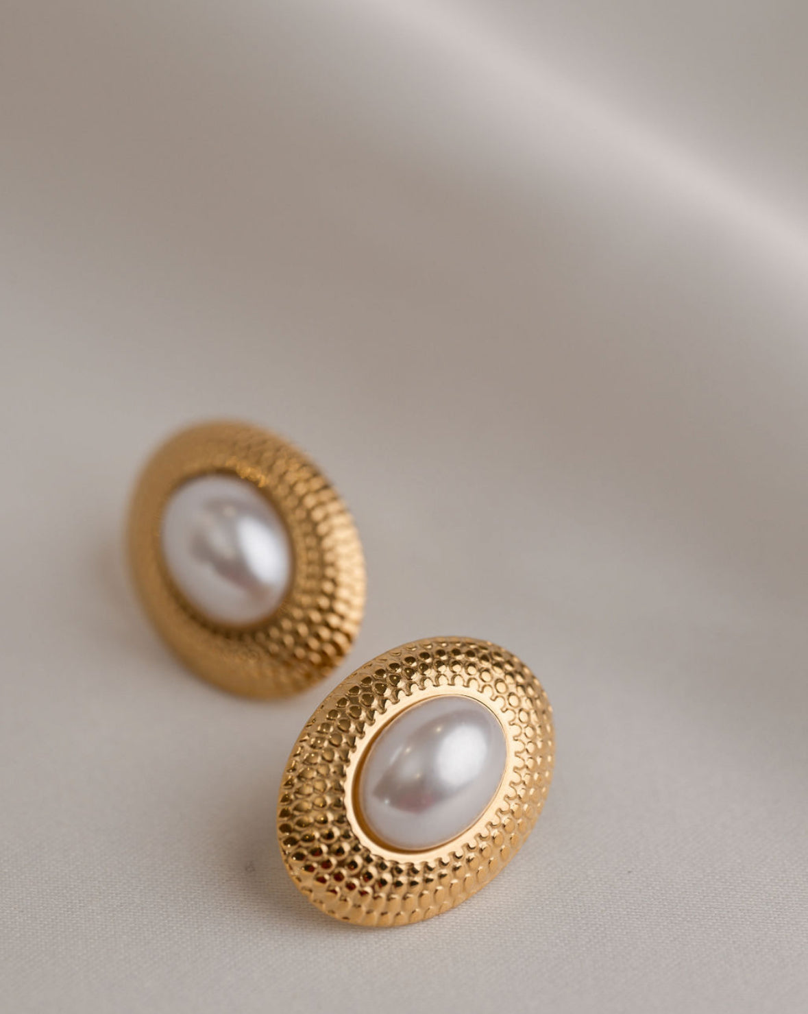 Ada - Gold Pearl Earring