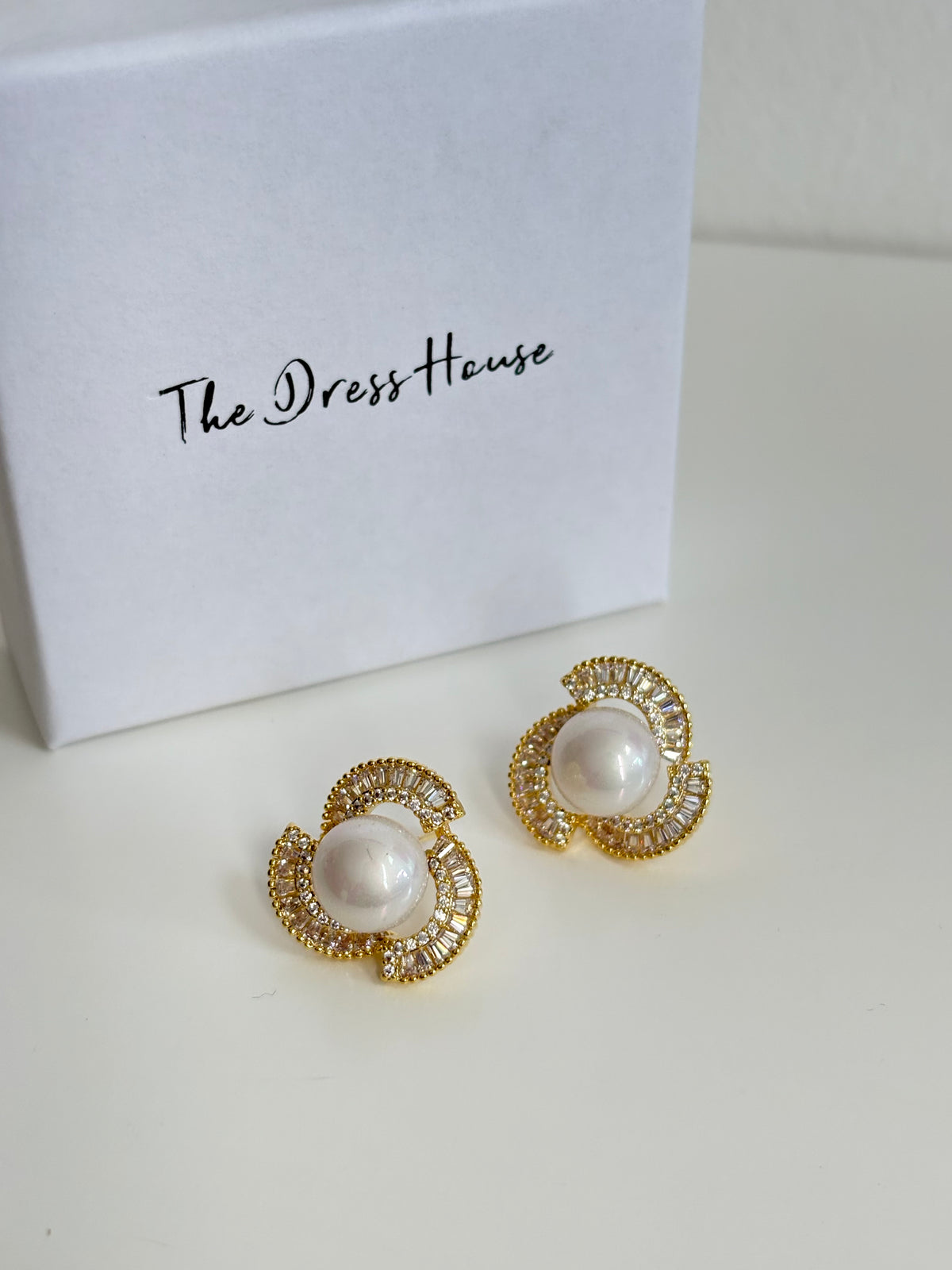 Raina - Gold Pearl Earring