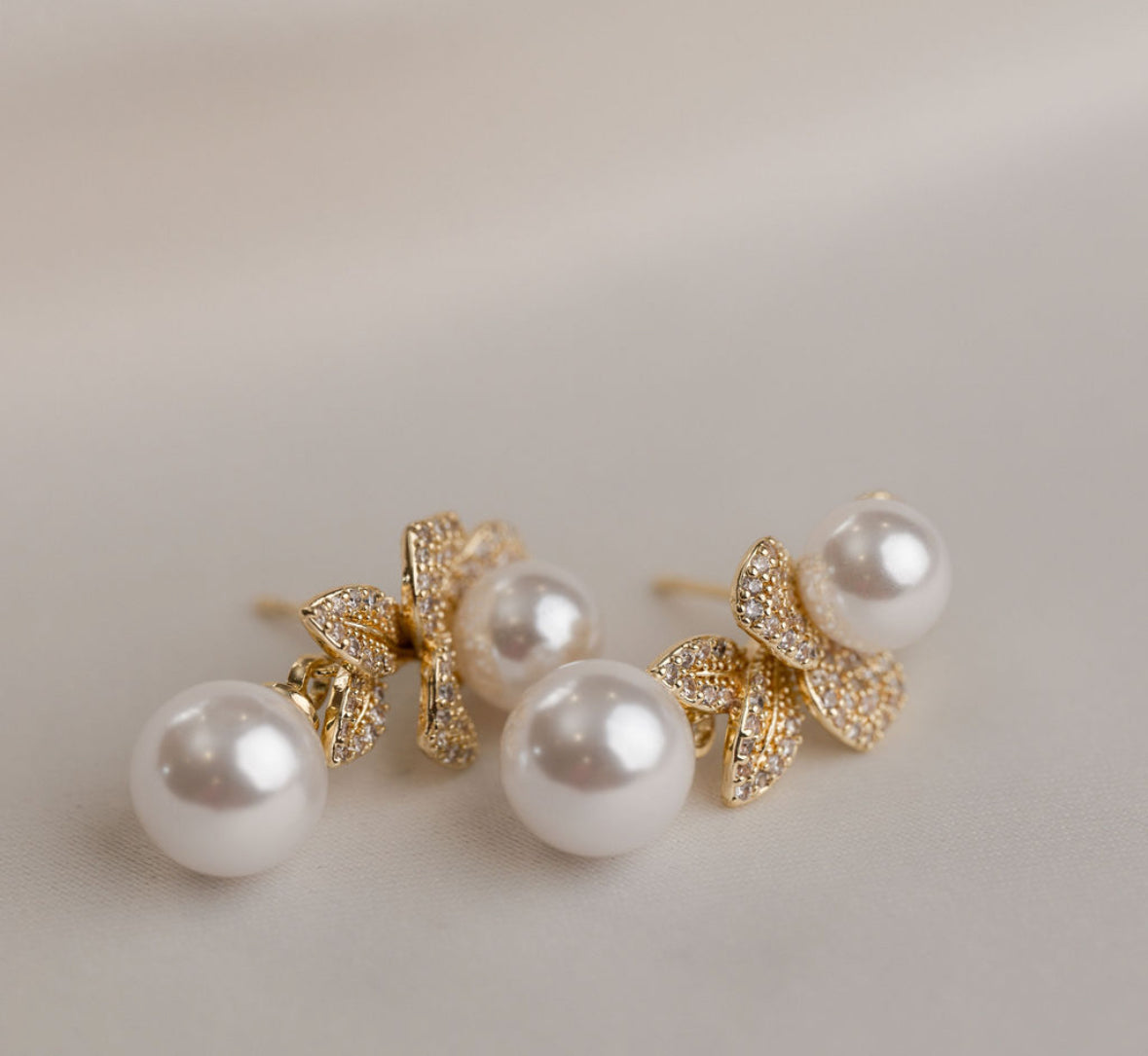 Alyssa - Gold Pearl Earring