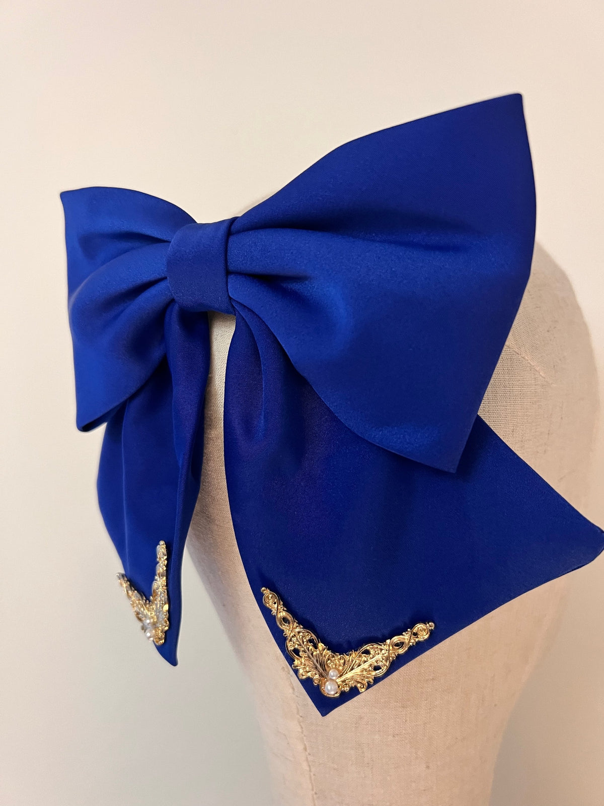 Cecilia royal bow