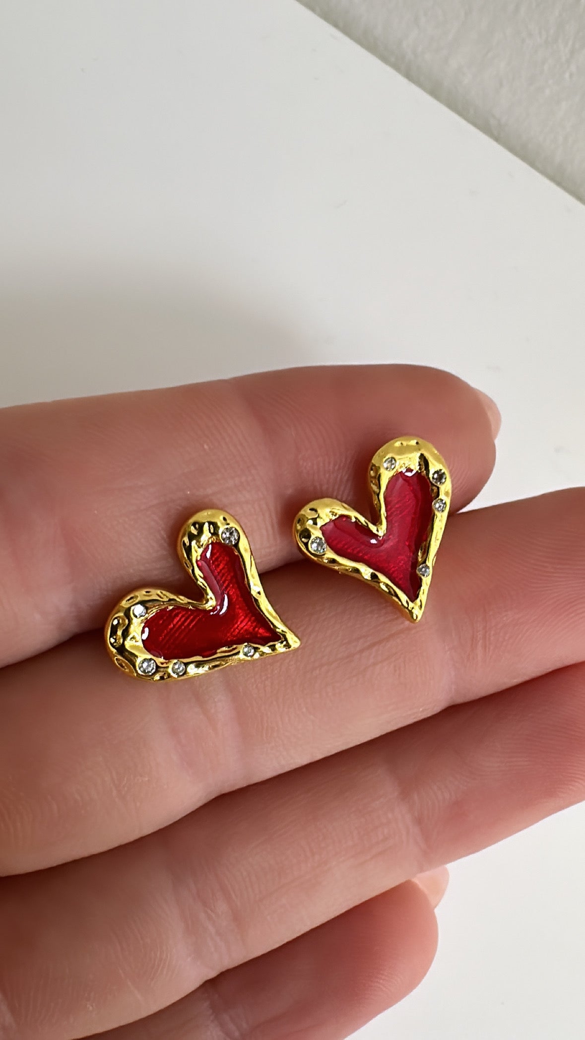 Red heart stud