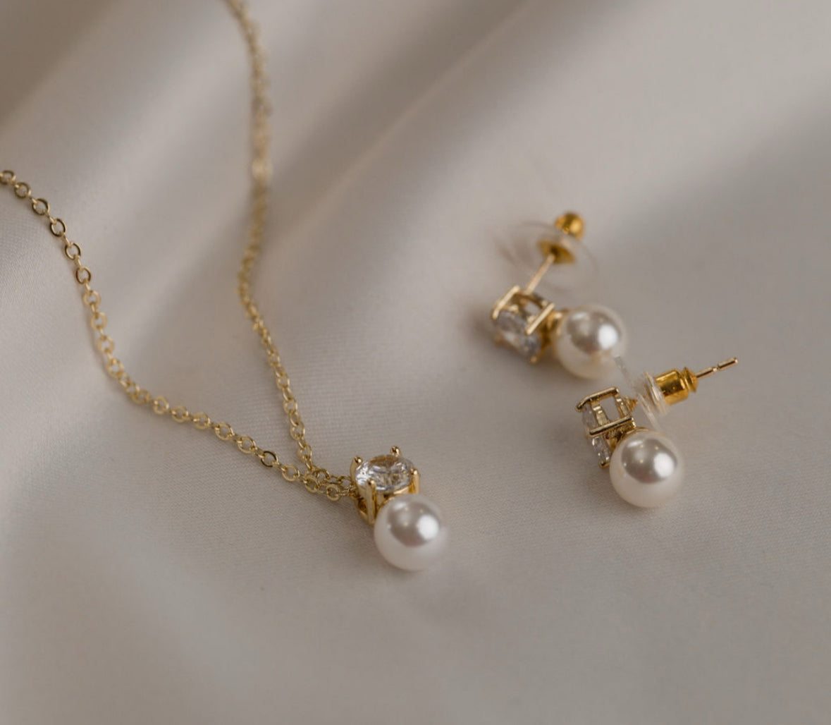 Alice  - Gold Pearl Necklace Earring Set