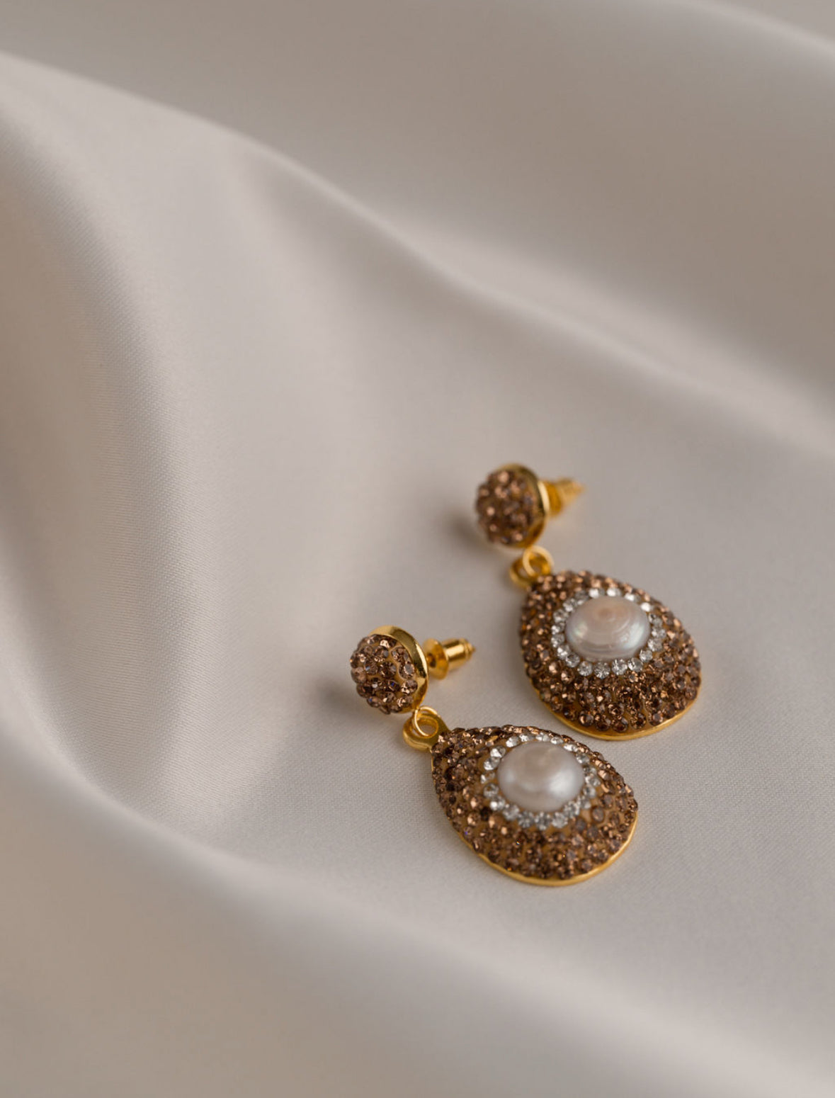 Isobel - Gold Pearl Earring