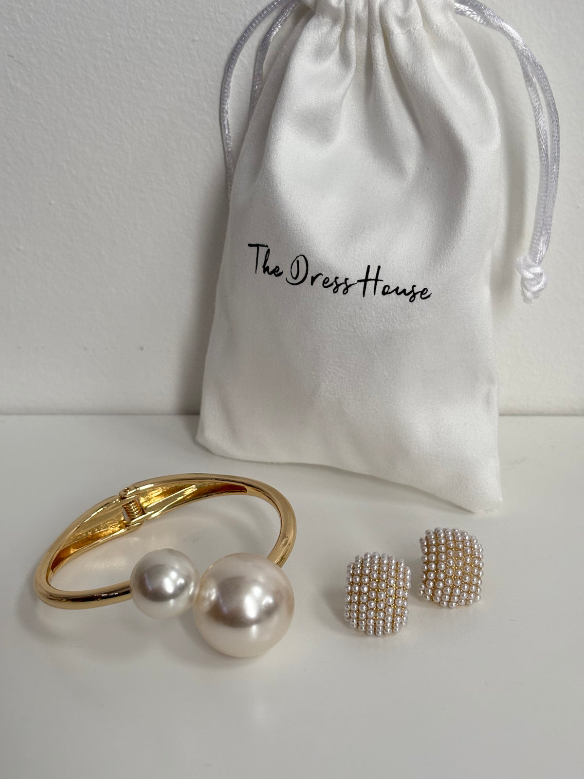 Dress House Gift Set 71 - Gold Pearl Bangle Earring