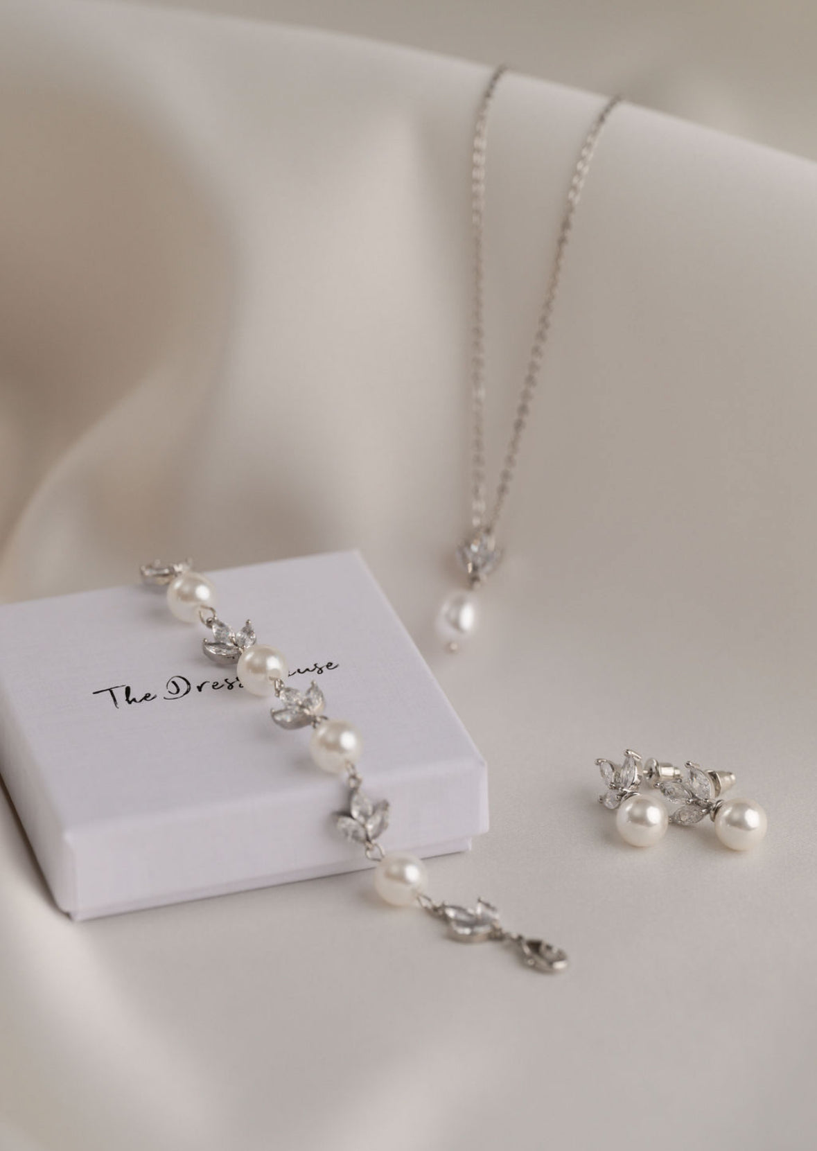 Willow - Silver Pearl Necklace Bracelet Earring Set