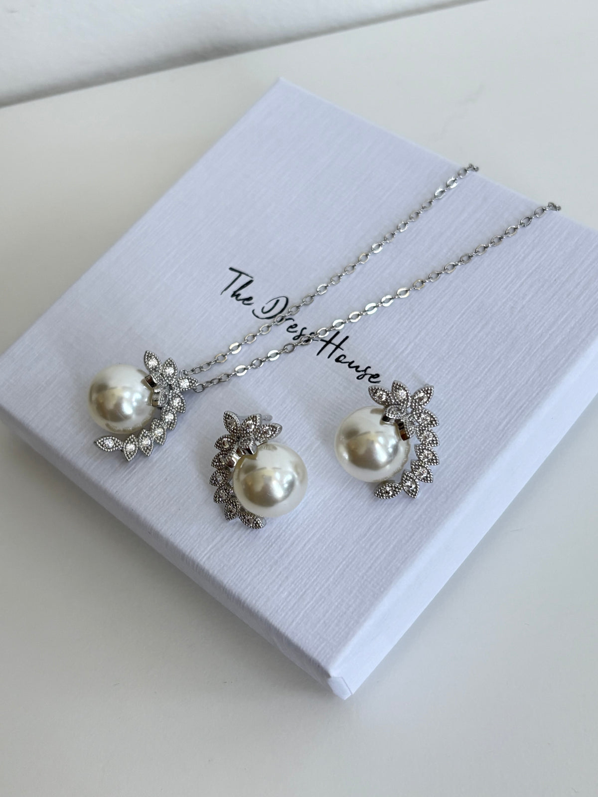 Lexi - Pearl silver Earring Necklace Gift Set