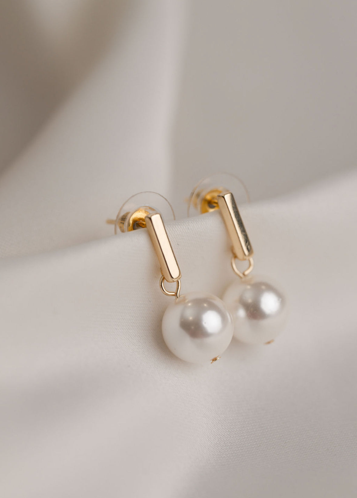 Heidi - Gold Pearl Earring