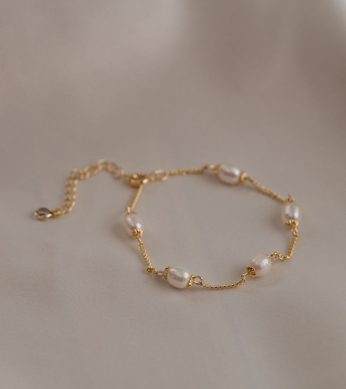 August - Gold Pearl Bracelet