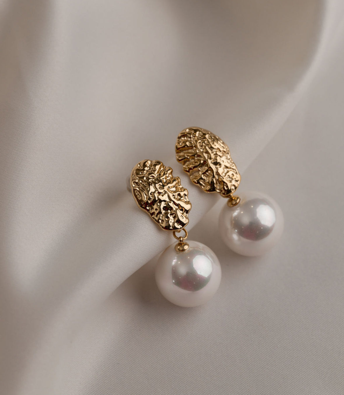 Hazel - Gold Pearl Earring