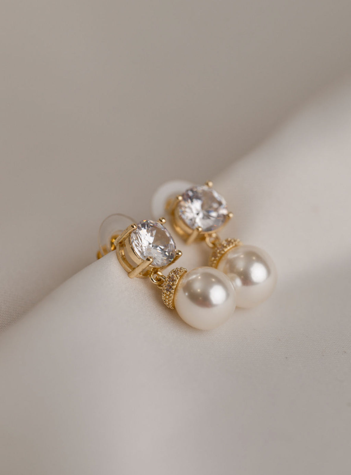 Anya - Gold Pearl Earring