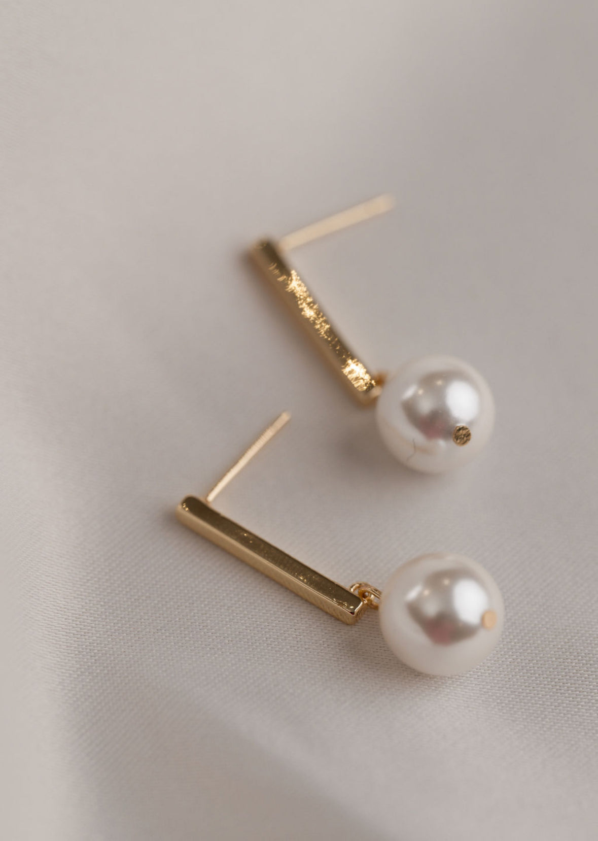 Jocelyn - Gold Pearl Earring