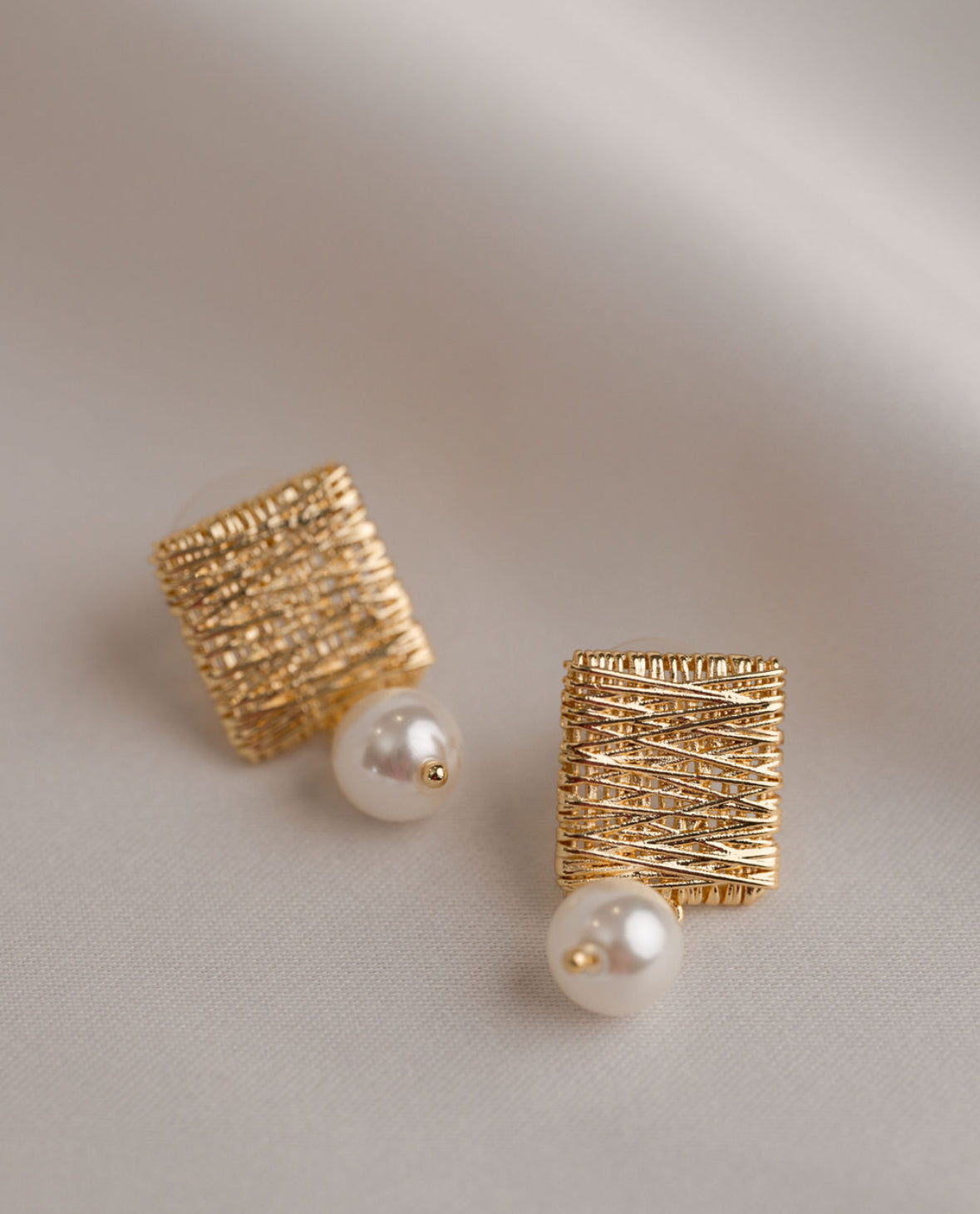 Juliet - Gold Pearl Earring