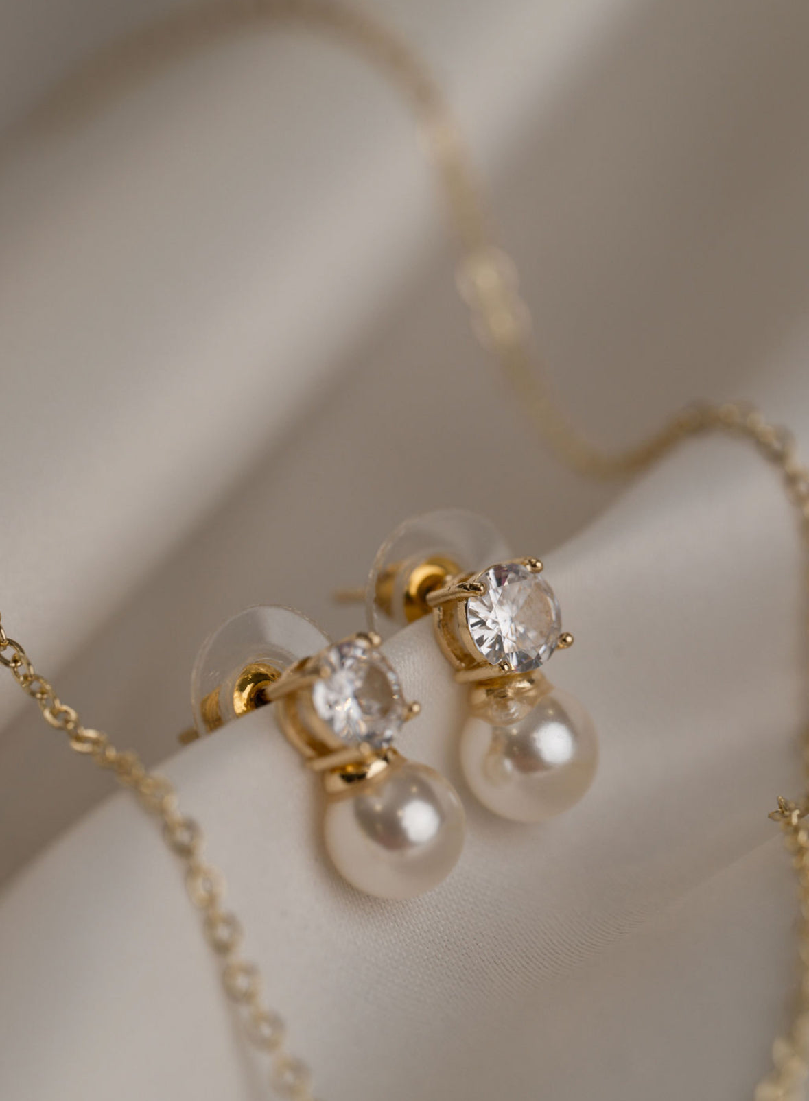 Alice  - Gold Pearl Necklace Earring Set