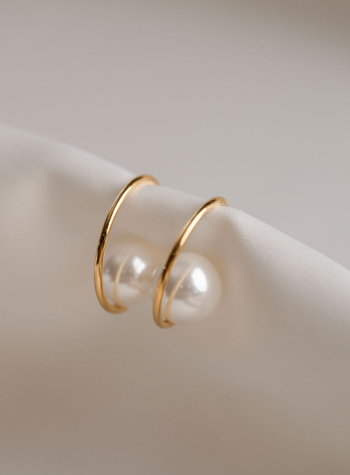 Lexi - Gold Pearl Earring