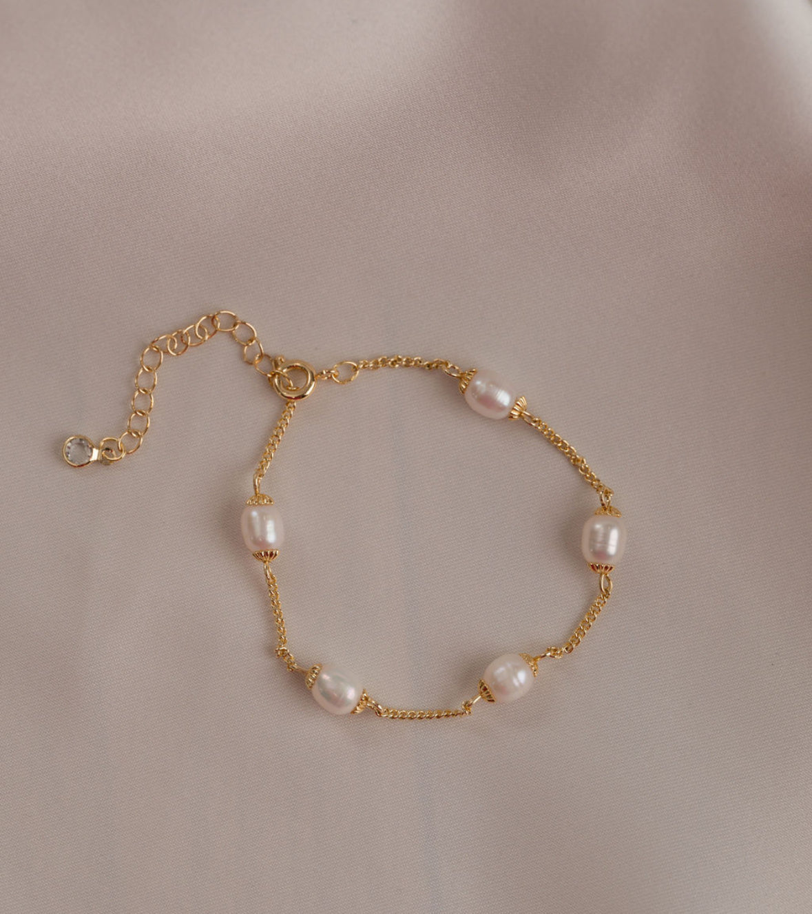 August - Gold Pearl Bracelet