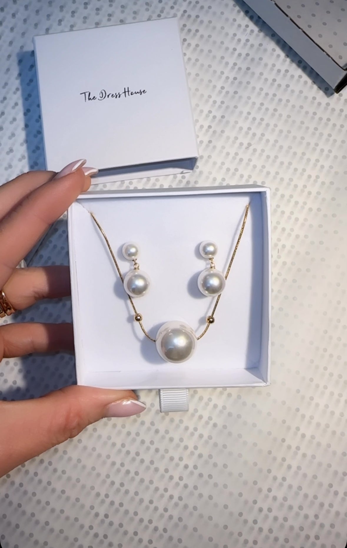 Calina Jill - Pearl Gold Necklace Earring Gift Box
