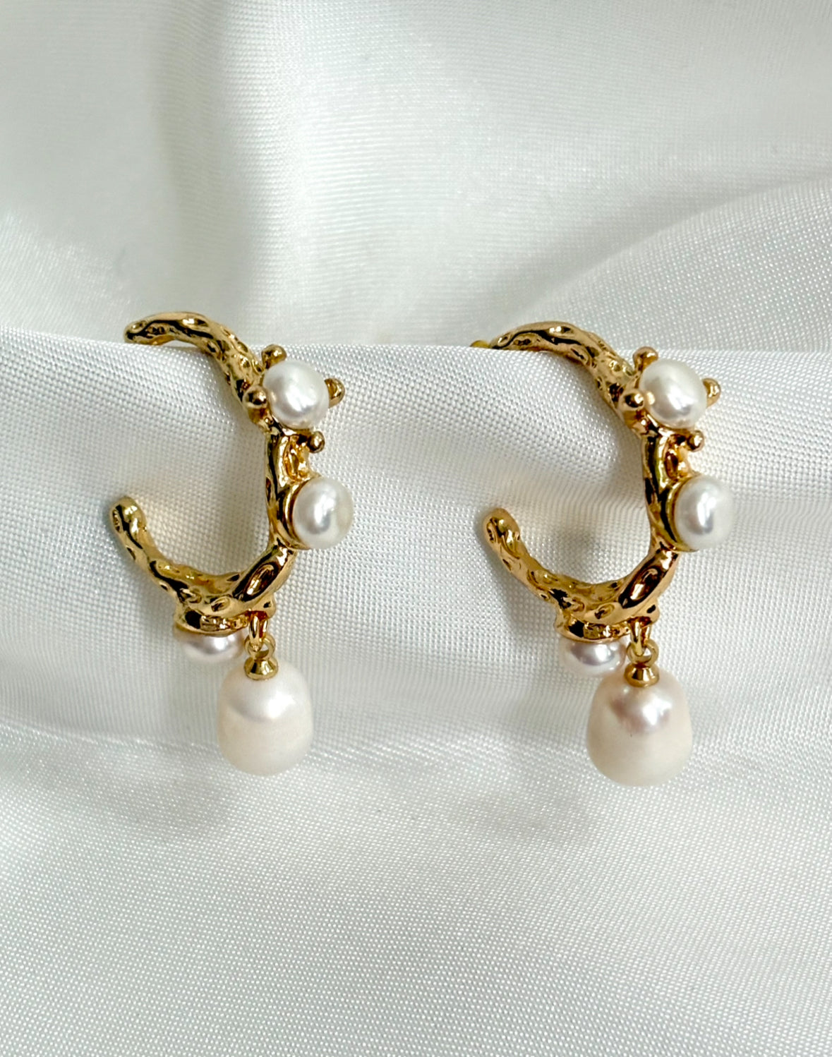 Oriel - Gold Pearl Hoop Earring