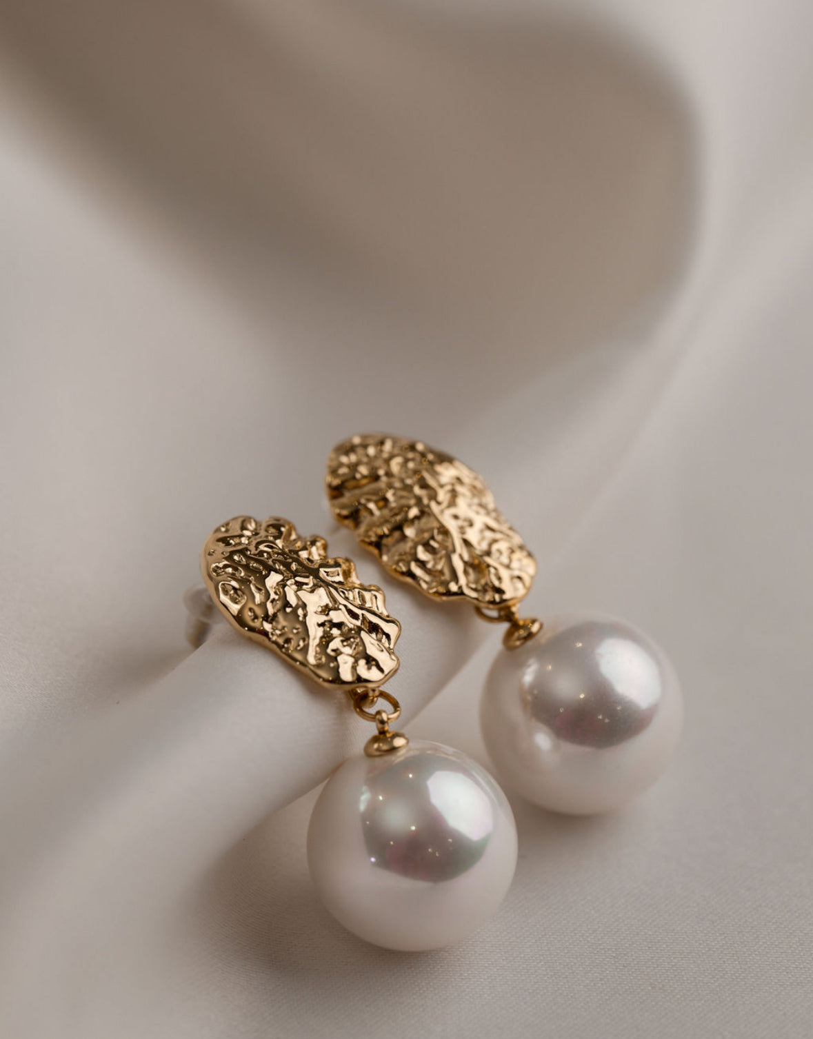 Hazel - Gold Pearl Earring