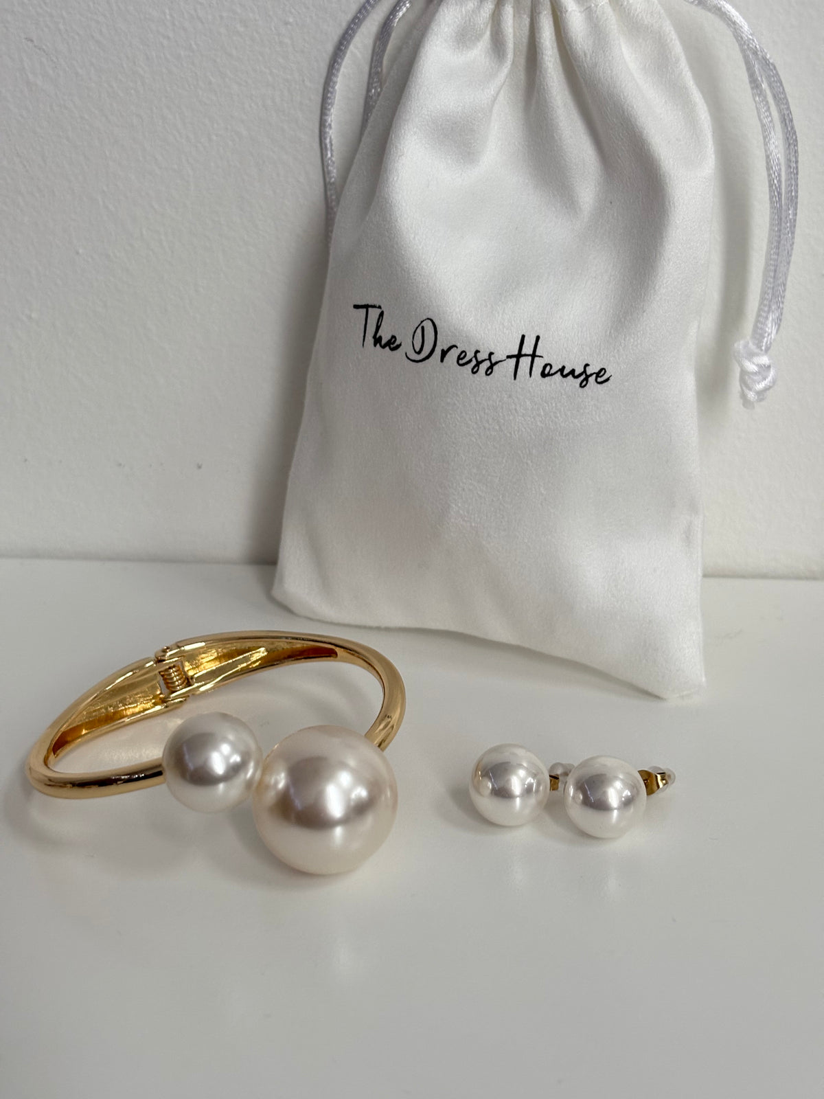 Dress House Gift Set 69 - Gold Pearl Bangle Earring