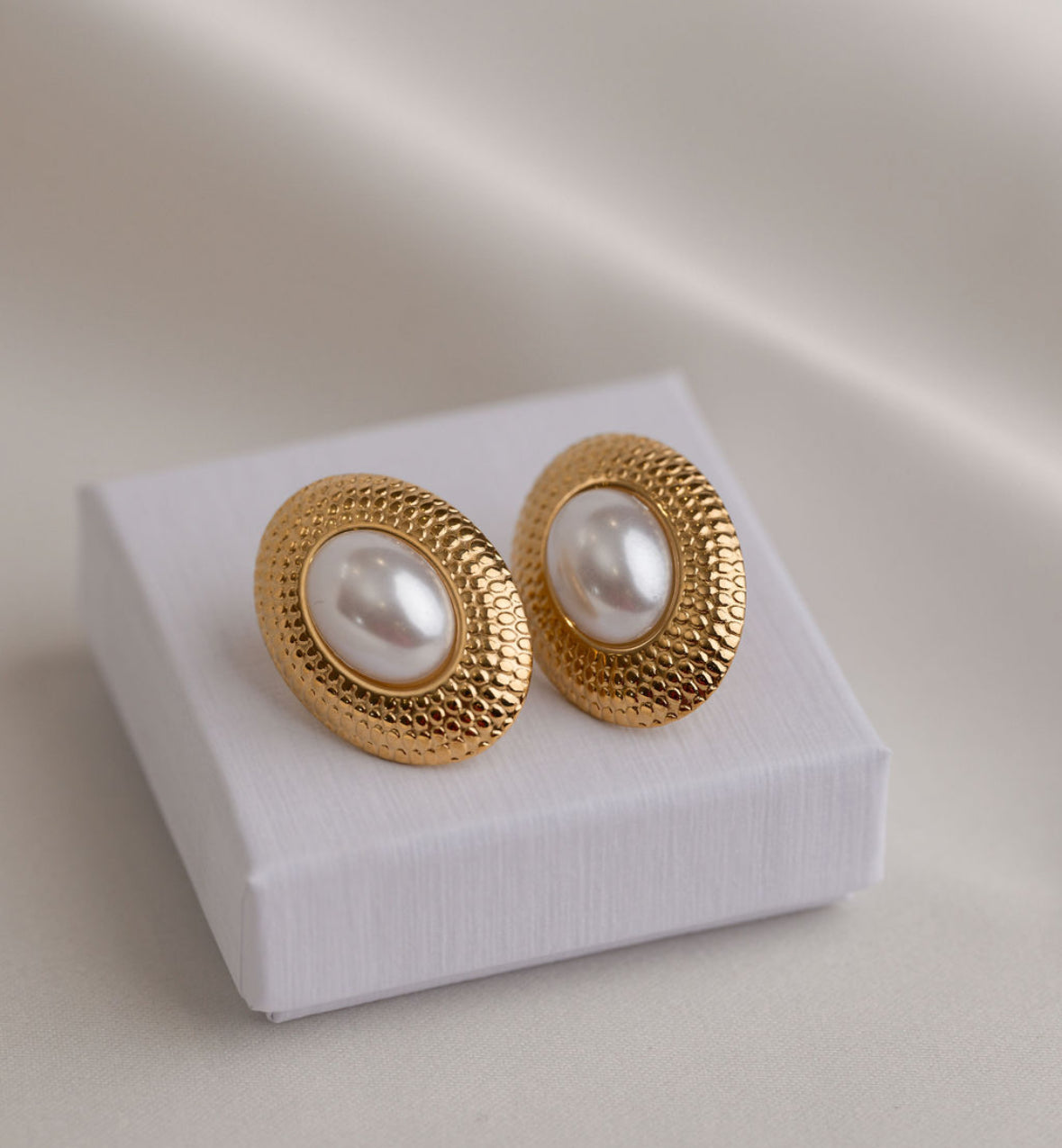 Ada - Gold Pearl Earring