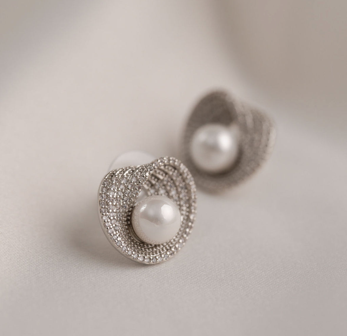 Pixie - Silver Pearl Earring