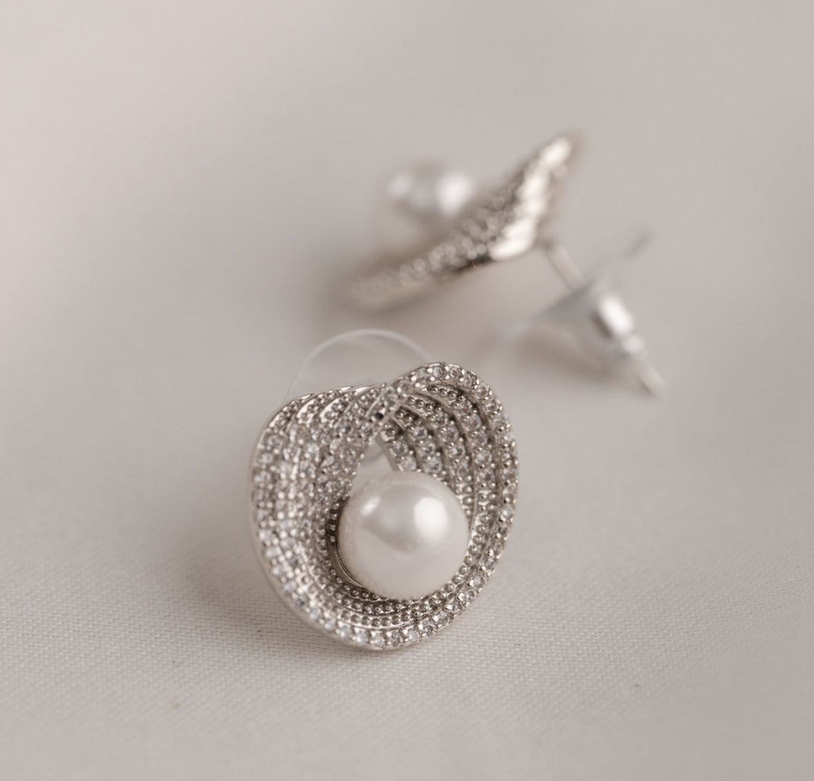 Pixie - Silver Pearl Earring