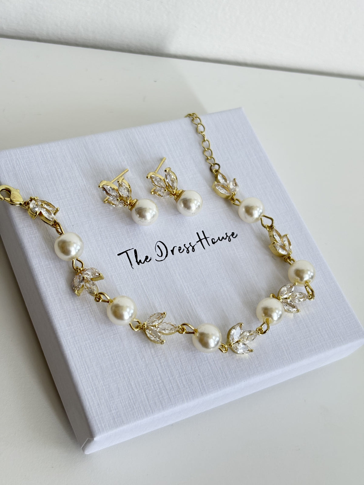 Willow - Gold Pearl Earring Bracelet Set