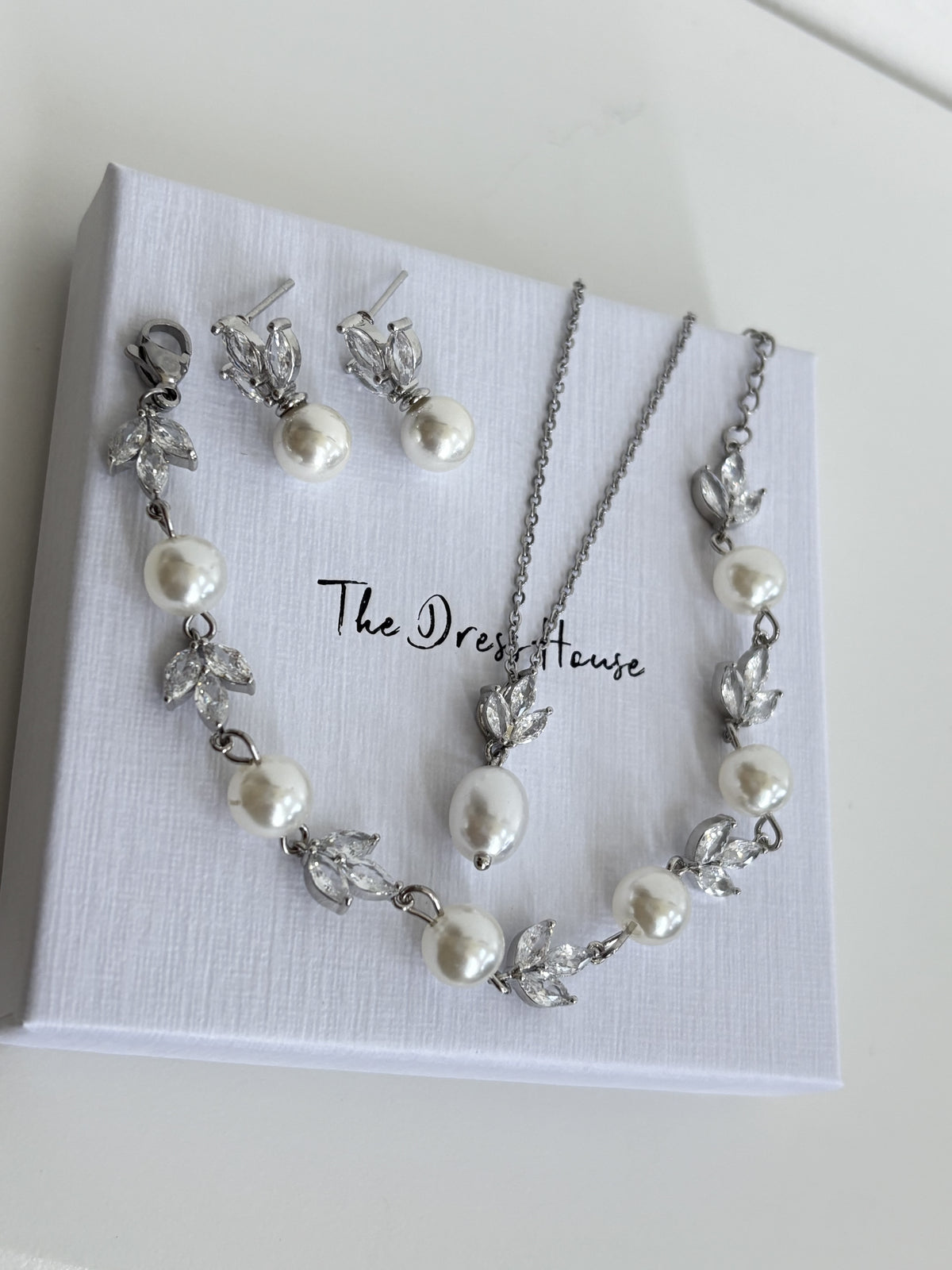 Willow - Silver Pearl Necklace Bracelet Earring Set