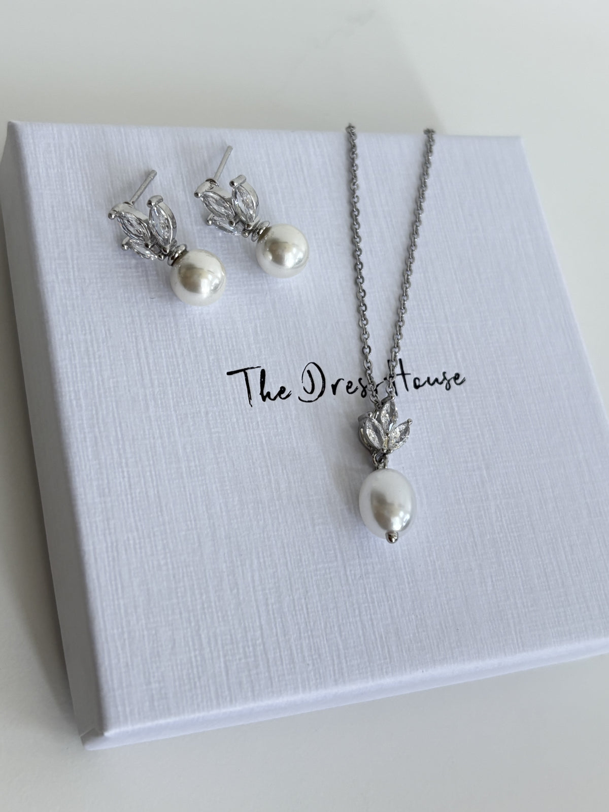 Willow - Silver Pearl Necklace Earring Set